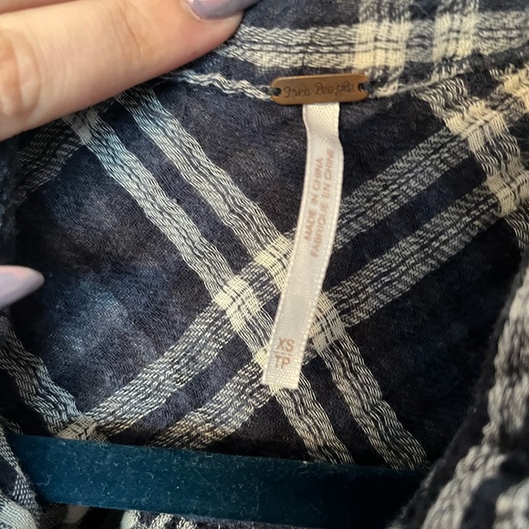 FREE PEOPLE PLAID BUTTON UP TOP - Picture 4 of 6